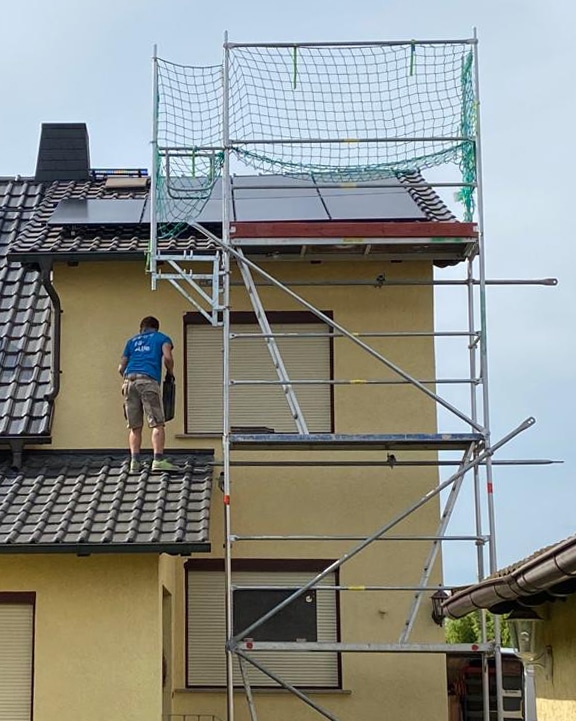 Montage-Spezialist für Solarplatten